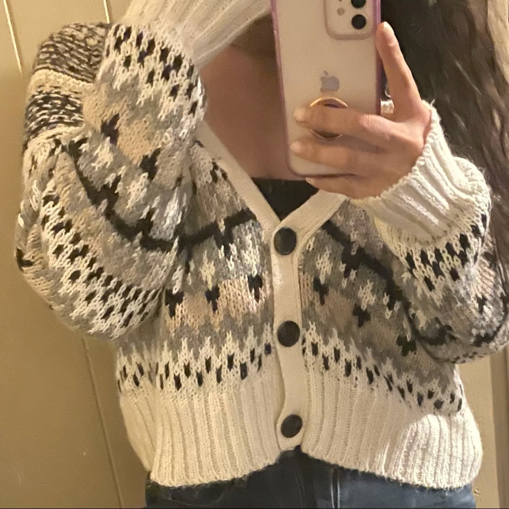 American eagle nwot med Aztec boxy semi crop cardi w 3 buttons